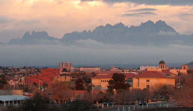 Charming home, quiet neighborhood, close to NMSU & Convention Center