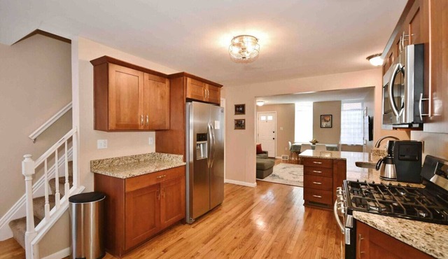 Charming Home Vibrant Neighborhood