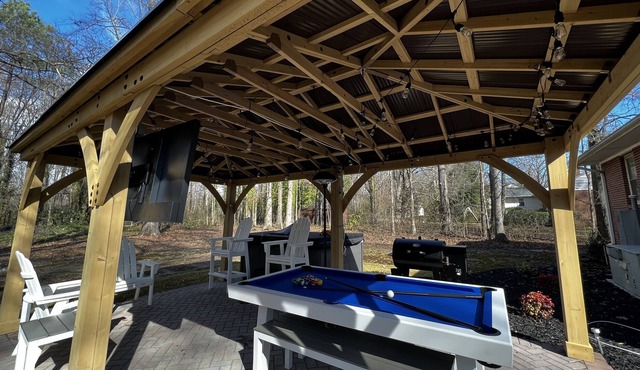 Charming Home w/ hot tub, pool table, and patio TV.