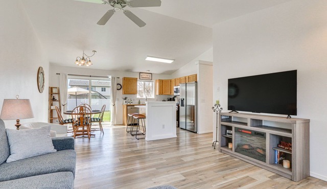 Charming Home w/Patio: 3 Mi to Hayden Lake!