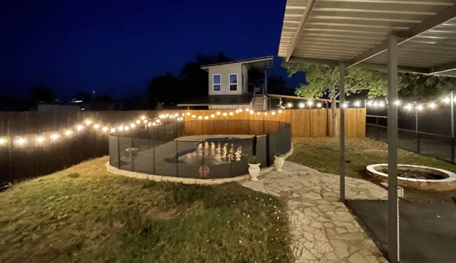 Charming Home w Pool, backs up to Main St Boerne