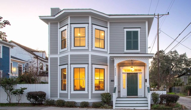 Charming Home w/Private Parking, Courtyard, Near Forsyth by Lucky Savannah