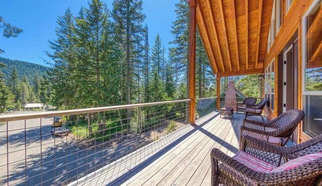 Charming home with hot tub, fireplace & W&D - in great Government Camp location