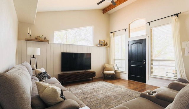Charming home walking distance from downtown Kanab, w/King Suite