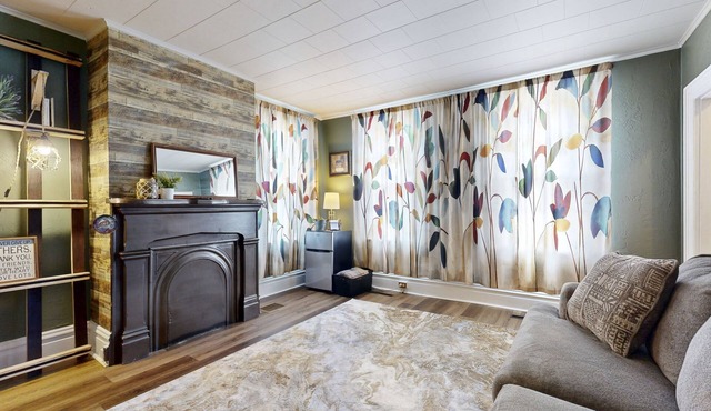 Charming home with patio & amazing location- Dog friendly