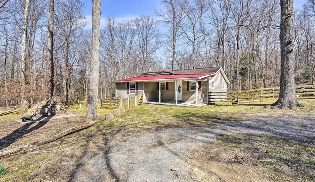 Charming Home with Yard Near Shenandoah River!
