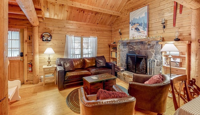 Charming home with a fireplace, large yard & firepit - near Stratton/Mount Snow