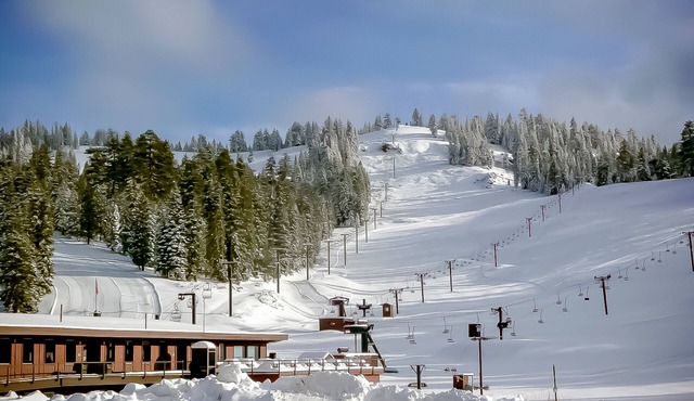 Charming Home with a Private Hot Tub, SHARC Passes, Fast WiFi, and Central AC