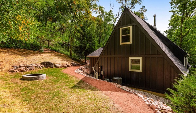 Charming home with deck, grill, firepit, & washer/dryer - quiet location
