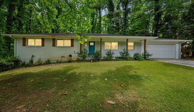 Charming home with game room, private washer/dryer, and WiFi