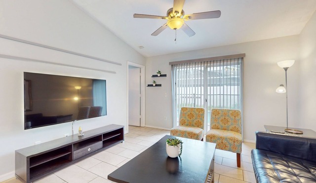 Charming Home With Heated Pool, Ping-Pong and Pool Table