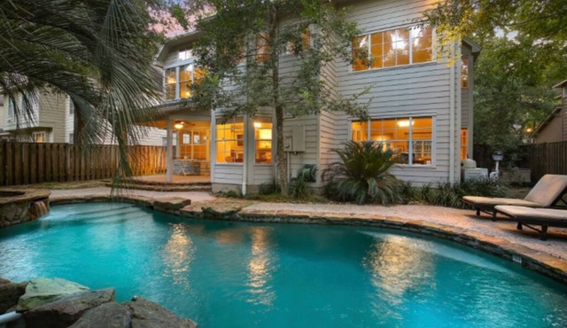 Charming Home with Heated Pool and Spa in The Woodlands
