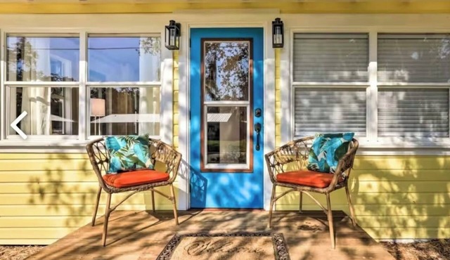 Charming Home with Hot Tub and Garden, 20 minutes to Beach.