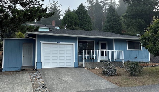 Charming Home with In-Town Convenience, Walking Distance to Beach & River Jetty