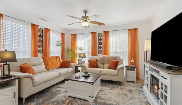 Charming Home with King Bed, Fenced Yard, WiFi in the Heart of Quaint Cedartown