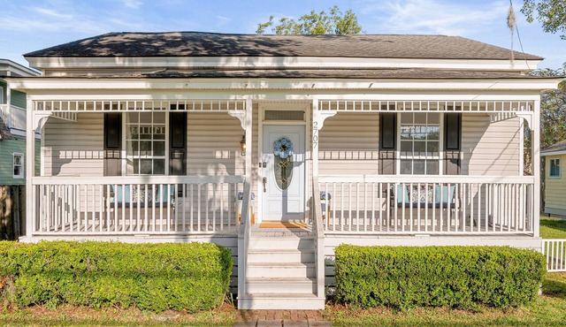 Charming Home with King Bed Between Downtown & Beach