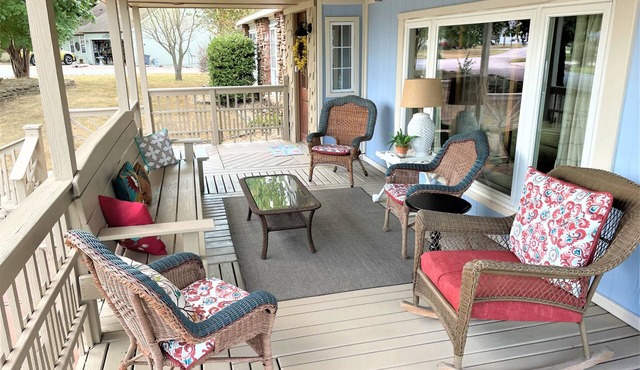Charming Home with Lake View, Neighborhood Beach
