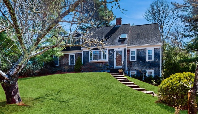 Charming home with open layout, deck, grill, AC, W/D, & yard