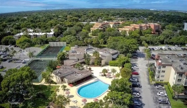 Charming Home with Private Balcony.nn