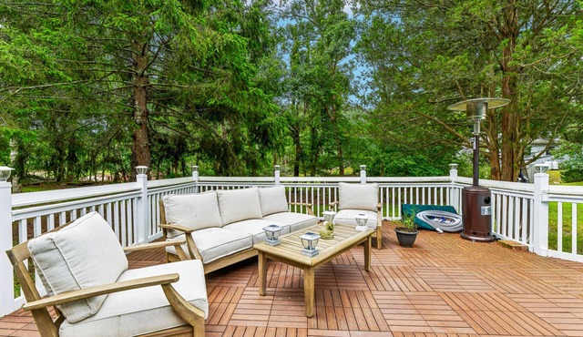 Charming home with seasonal pool, Close to the 2026 US open at Shinnecock