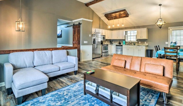 Charming Home with Pool Less Than 10 Mi to Chattanooga!