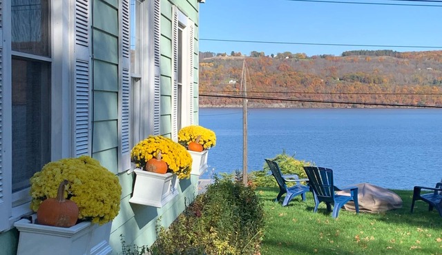 Charming home with stunning lake views!