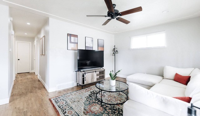 Charming Home ~ with Firepit!~ Near Red Rocks, Downtown