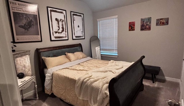Charming home with WiFi, AC in welcoming Willis