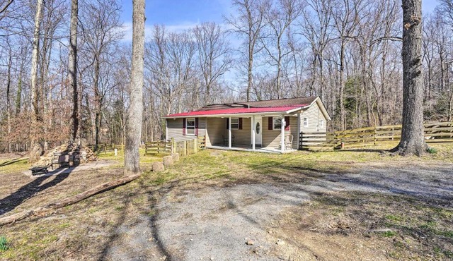 Charming Home with Yard Near Shenandoah River!