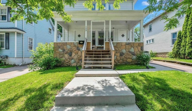 Charming Home-y 2-bedroom apt w high-speed Wifi in Vibrant Dwntwn Mount Clemens