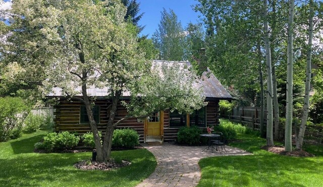 Charming Honeymoon Cabin in West Ketchum: A Sun Valley Getaway