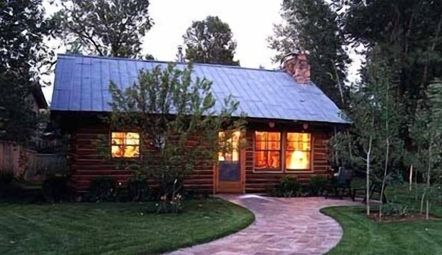 Charming Honeymoon Cottage