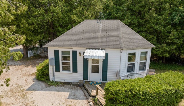 Charming honeymooners cottage in Ephraim- Charming Deck and privacy!