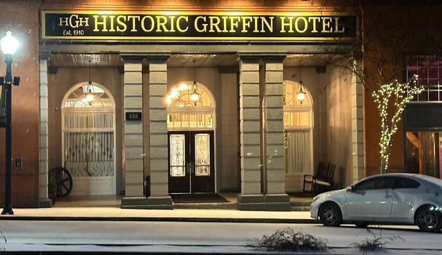 Charming Hotel in Downtown Griffin! Walking Distance to Many Restaurants!