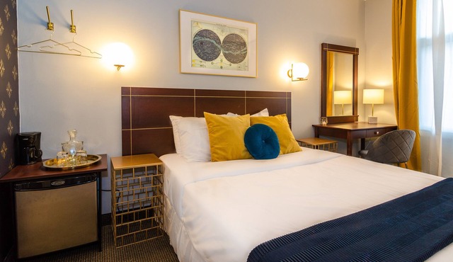 Charming Hotel Room with Terrace located in The Village next to Metro Station