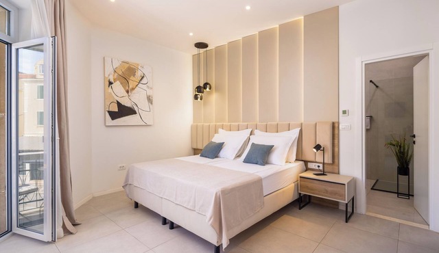 Charming hotel suite with balcony in Split city centre with WiFi, AC