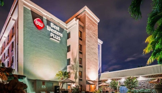 Charming hotel room in fabulous with amenities & close to Hardrock Stadium, FIFA