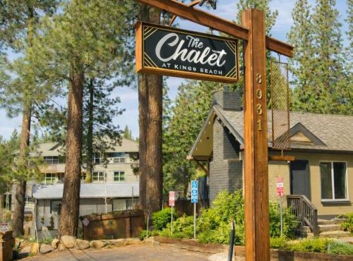 Charming hotel with lakeview golf skiing WiFi & Netflix
