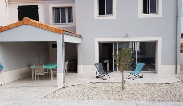 Charming house 8p. 5min (400m) from the sea with heated pool