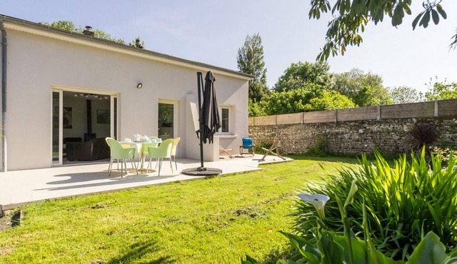 Charming house with enclosed garden near beaches, pets allowed, WiFi