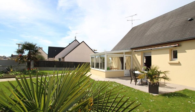 Charming house in St Pair sur Mer with WiFi and enclosed garden