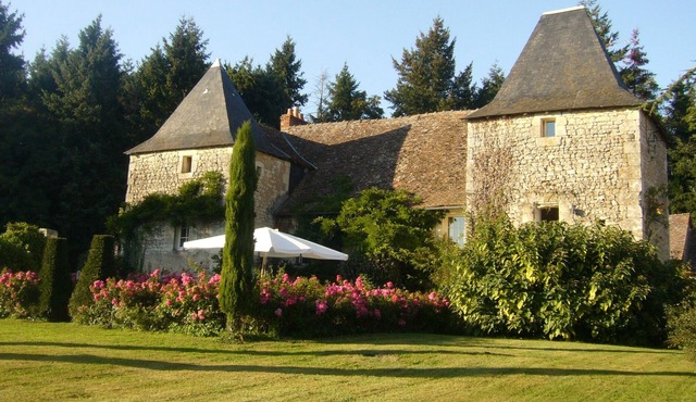 Charming house, quiet, swimming pool, horse riding, park, nature.