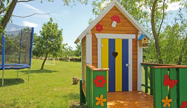Charming house for kids with parents on 3000 m2 of land in green countryside :)