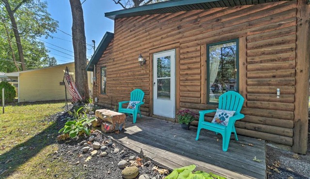 Charming Houghton Lake Cottage with Backyard!