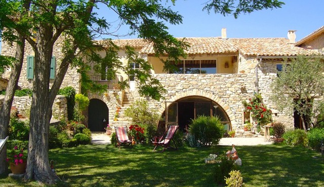 Charming house with heated pool and jacuzzi Luberon in Provence