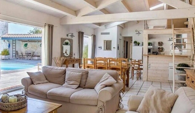 Charming house with pool, 10 min from La Rochelle