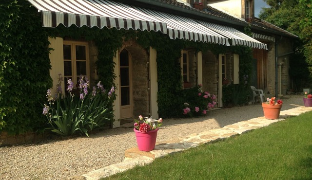 Charming house in the countryside at the gates of DIJON
