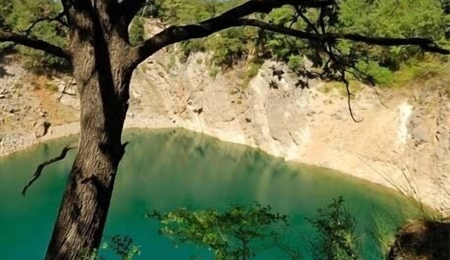 Charming house, countryside setting. Private swimming pool