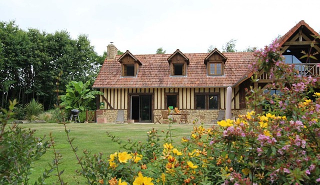 Charming house with garden and parking in Val-Saint-Père