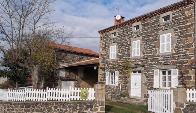 Charming House with Terrace, Garage, and Activities near Allier Gorges